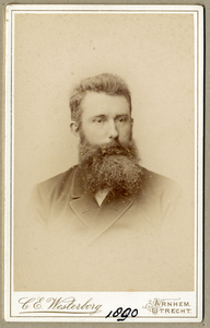105752 Portret van J.W. Moll, geboren 1851, directeur van de Rijks H.B.S. te Utrecht (1885-1890). Borstbeeld van voren.
